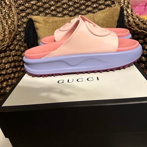 GUCCI
Interlocking G Slide Sandals Pink - Picture 5 of 8